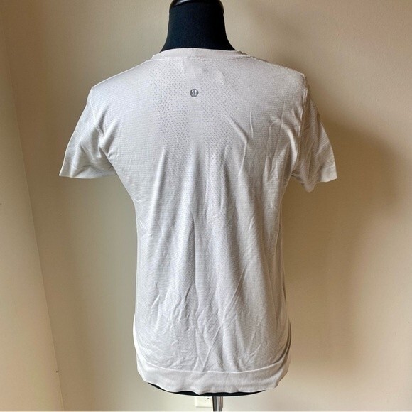 LULULEMON Swiftly Tech Top Relaxed Short Sleeve Shirt Cream White Size 6 - Picture 8 of 9